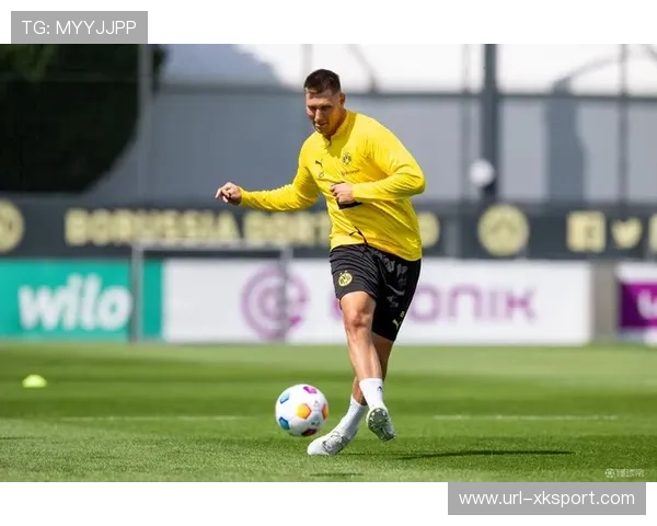 多特蒙德客场热身遇小雨，球员适应性训练加强控球